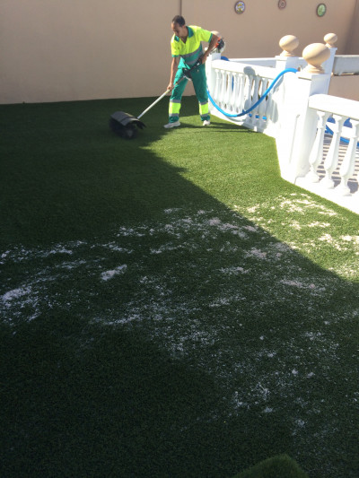 Mantenimiento de césped artificial en Huelva