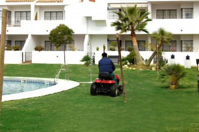 Mantenimiento de jardines para comunidades en Huelva