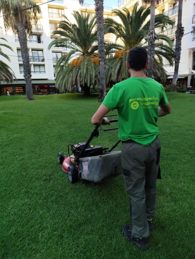Jardinería, socorrismo y servicios auxiliares en Estival Islantilla